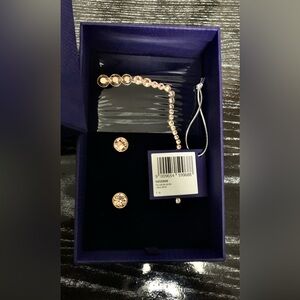 New in box Swarovski Ocean View Pierced
Earrings Set, Rose Gold Plating 2 in 1